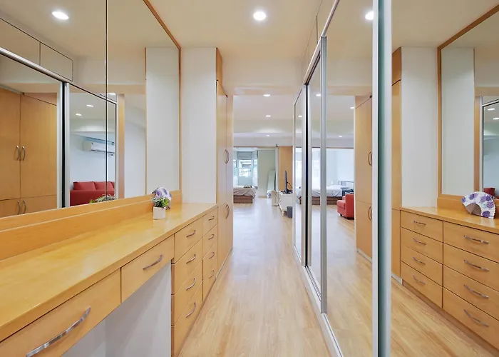Japanese Inspired Townhome Near Ekkamai Bts Bangkok