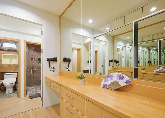 Japanese Inspired Townhome Near Ekkamai Bts Ferienhaus